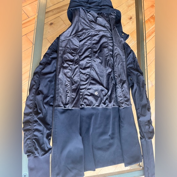 Black Lululemon jacket - Picture 3 of 4